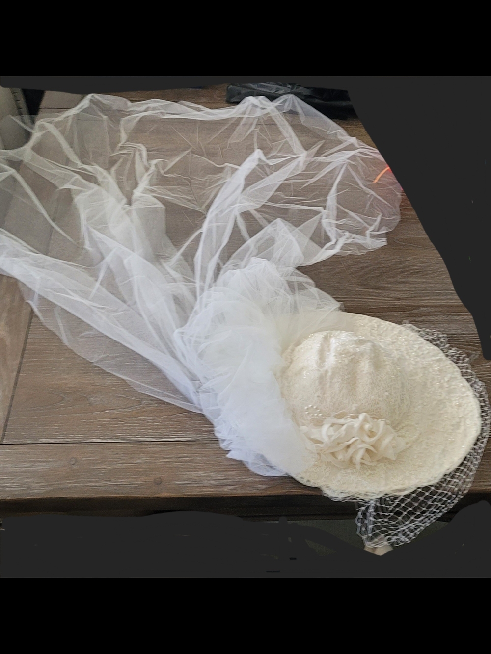 Vintage White Lace Bridal Hat with Veil - Picture 2 of 4